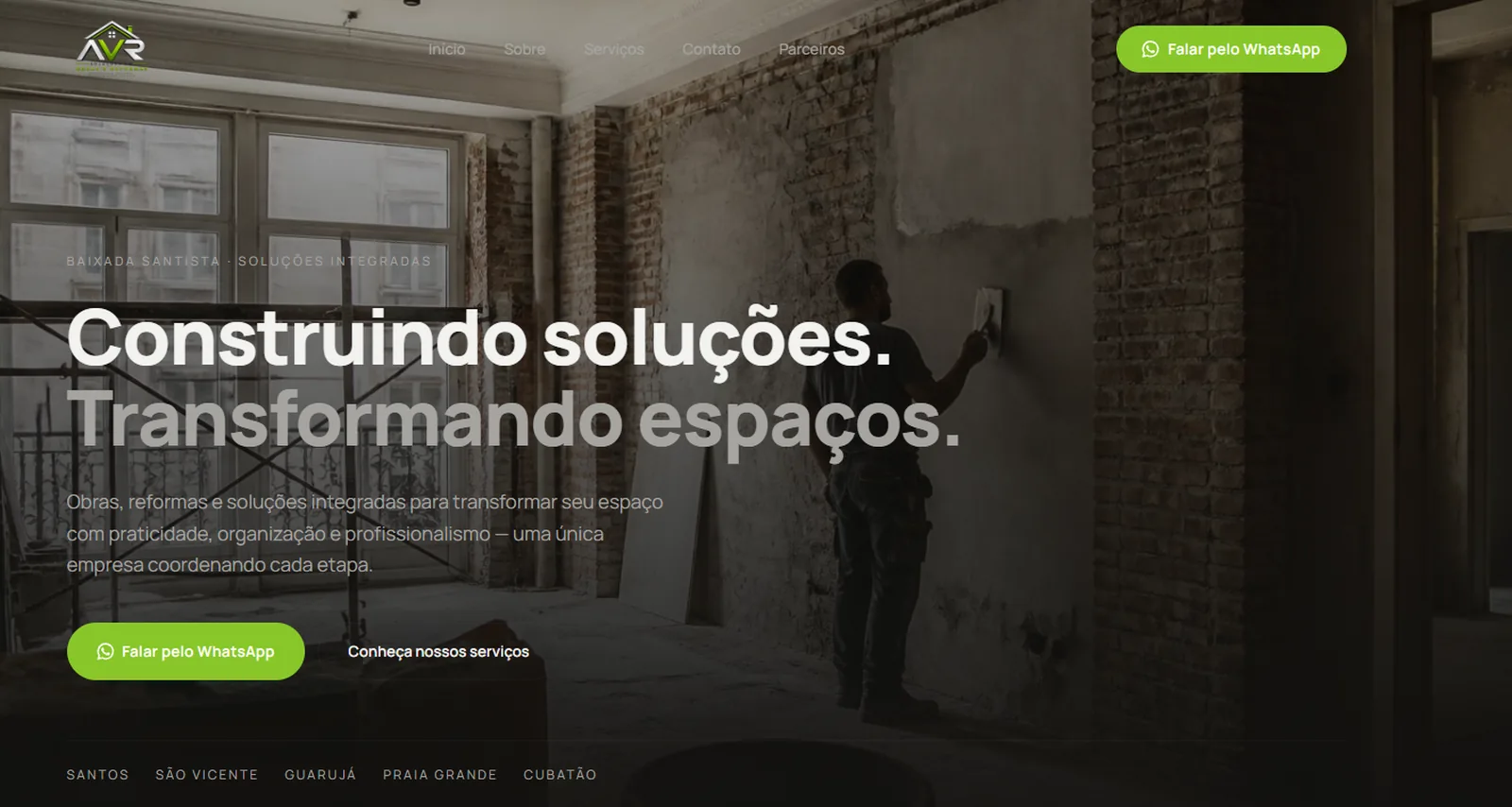 Página inicial do site da AVR Soluções em Obras no computador